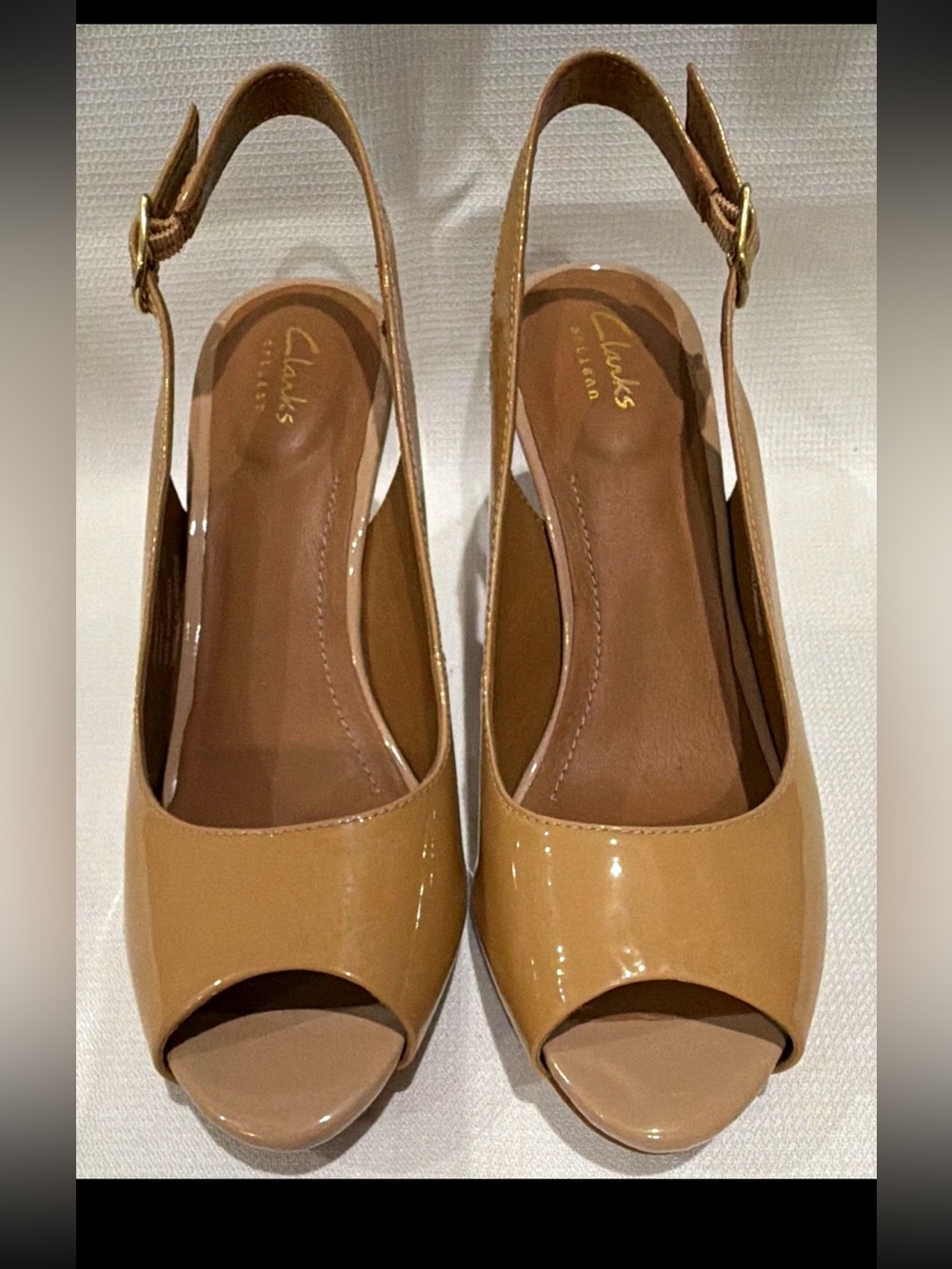 Clarks Women’s Tan Patent Leather Slingback 3’ Heels with Gold Buckle. 8.5